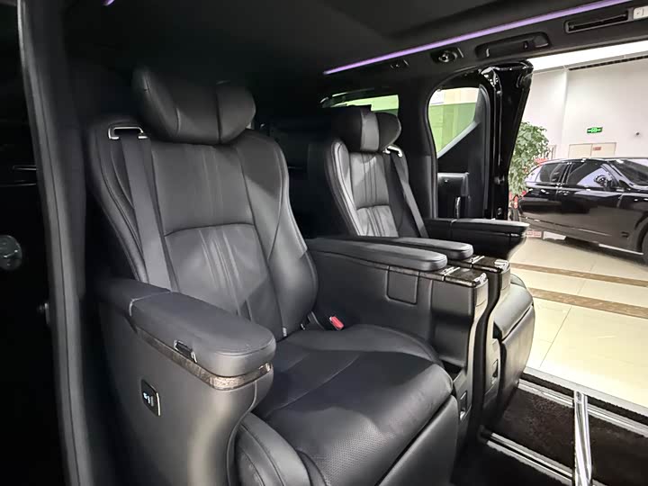 Фото 8 - Toyota Alphard