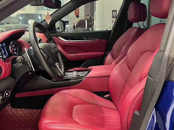 Фото 3 - Maserati Levante