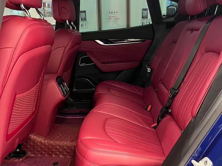 Фото 4 - Maserati Levante