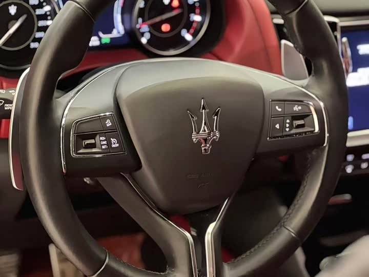 Фото 6 - Maserati Levante