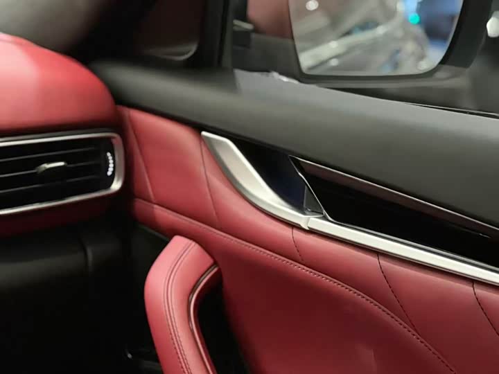 Фото 7 - Maserati Levante