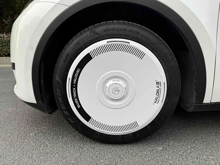 Фото 4 - Tesla Model Y