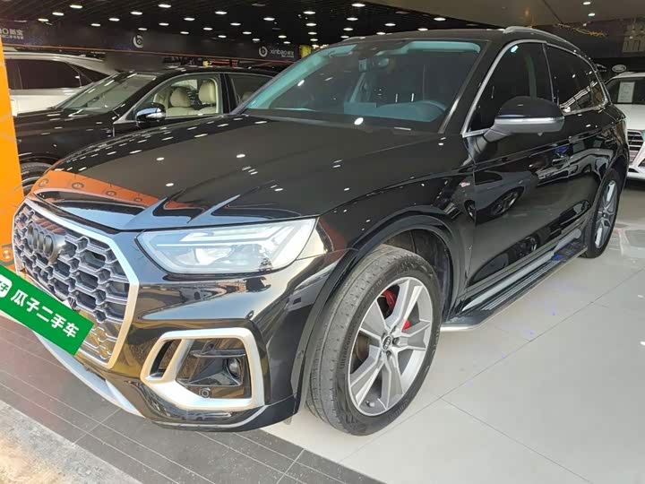 Фото 1 - Audi Q5L