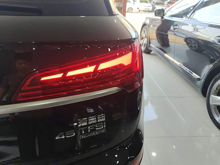 Фото 8 - Audi Q5L