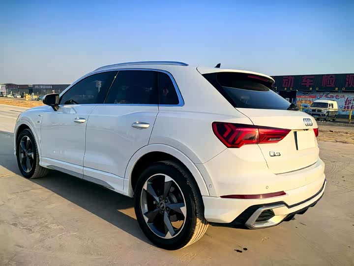 Фото 4 - Audi Q3