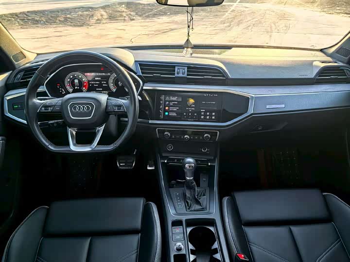 Фото 8 - Audi Q3