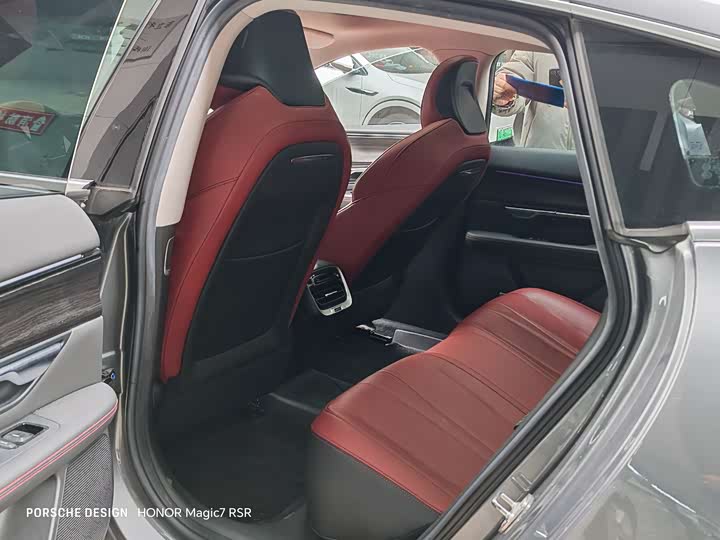 Фото 3 - XPeng P7