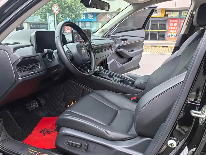 Фото 4 - Honda Accord