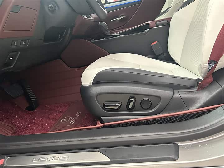 Фото 6 - Lexus ES