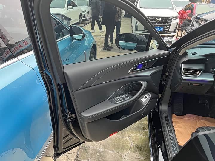 Фото 7 - Hongqi H5