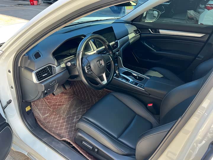 Фото 6 - Honda Accord