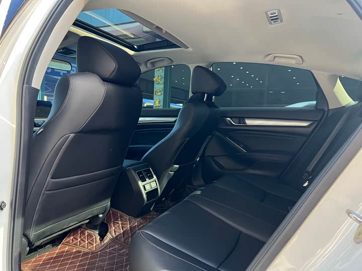 Фото 7 - Honda Accord