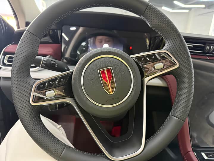 Фото 6 - Hongqi H5