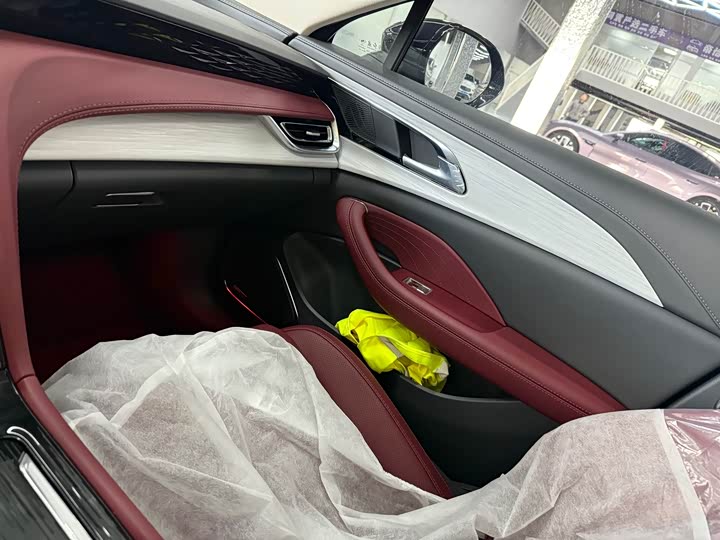 Фото 8 - Hongqi H5