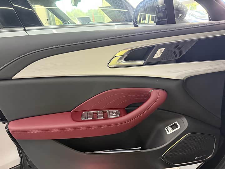 Фото 9 - Hongqi H5