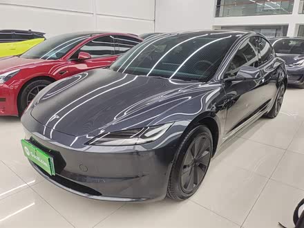 Фото 1 - Tesla Model 3