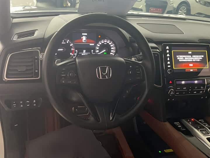 Фото 3 - Honda UR-V