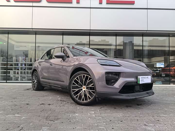 Фото 1 - Porsche Macan EV