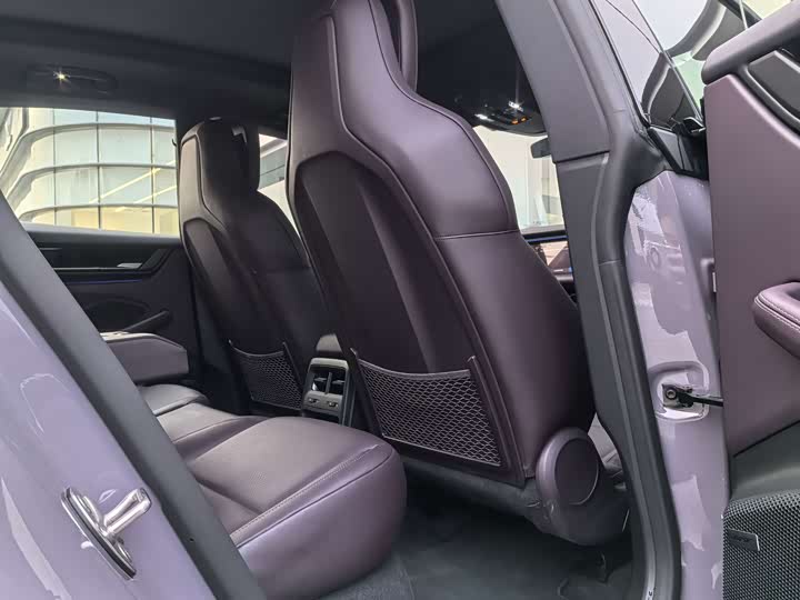 Фото 3 - Porsche Macan EV