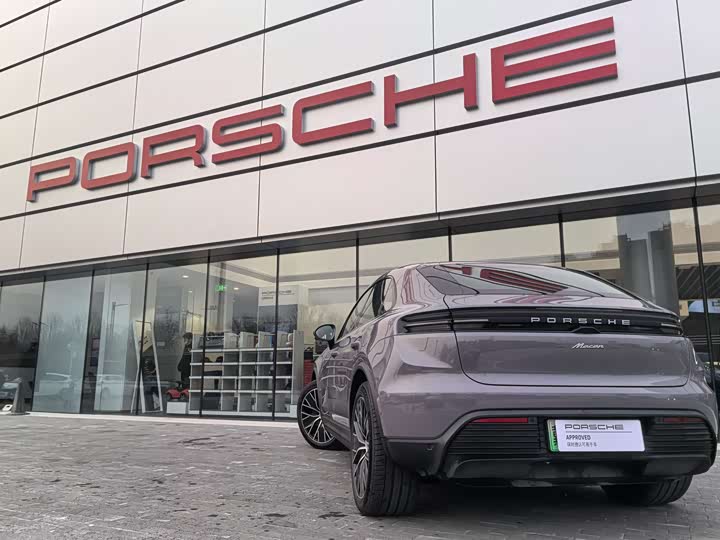Фото 6 - Porsche Macan EV
