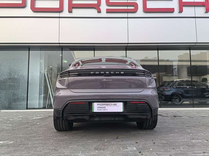 Фото 7 - Porsche Macan EV
