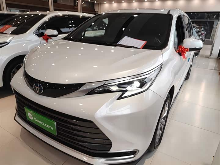 Фото 2 - Toyota Sienna