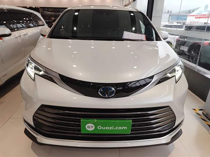 Фото 3 - Toyota Sienna