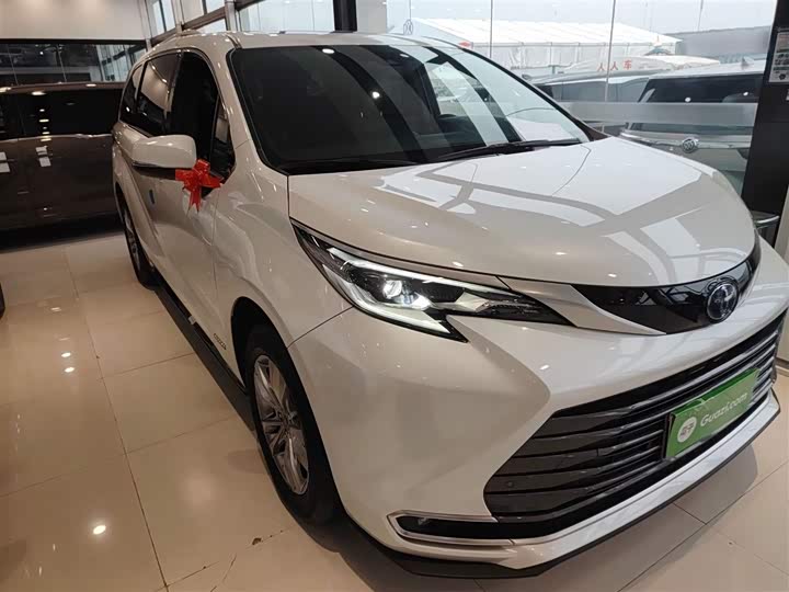 Фото 4 - Toyota Sienna