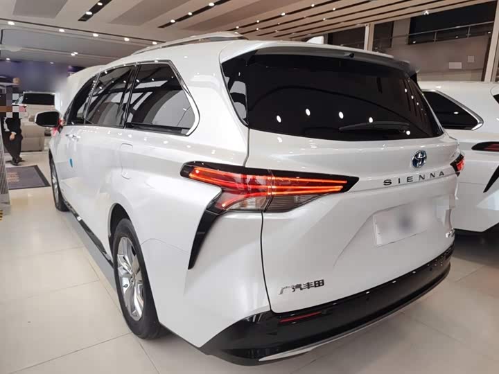 Фото 5 - Toyota Sienna