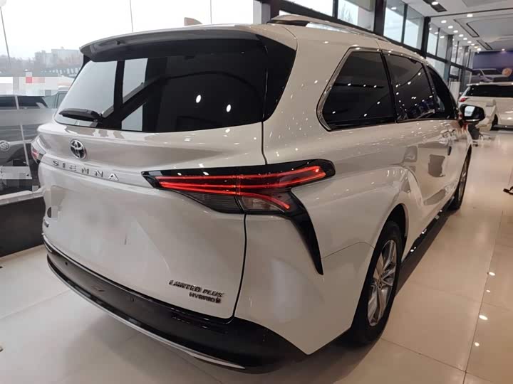 Фото 7 - Toyota Sienna