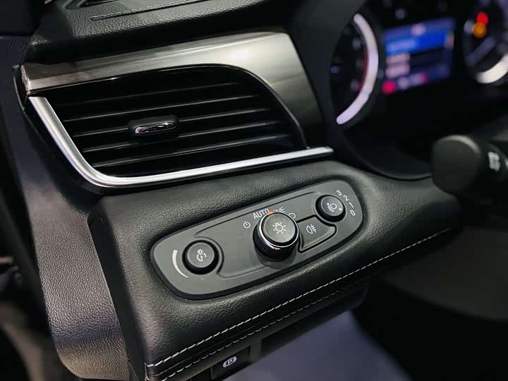 Фото 8 - Buick LaCrosse