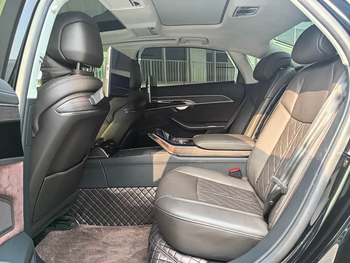 Фото 9 - Audi A8