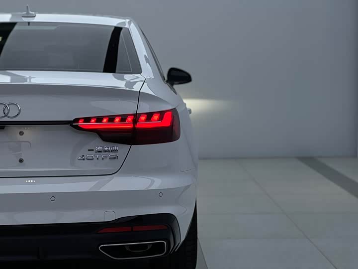 Фото 6 - Audi A4L