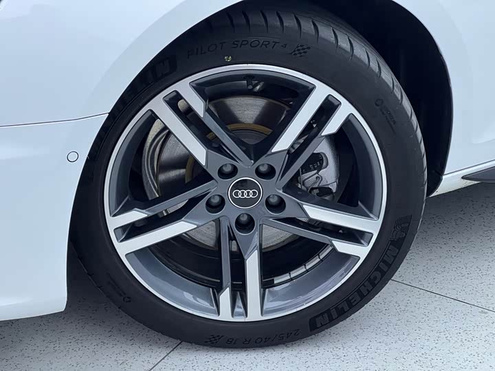 Фото 7 - Audi A4L