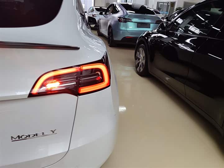 Фото 8 - Tesla Model Y