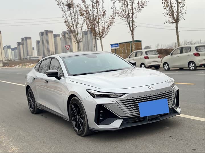 Фото 3 - Changan UNI-V