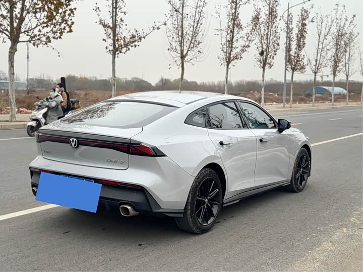 Фото 4 - Changan UNI-V