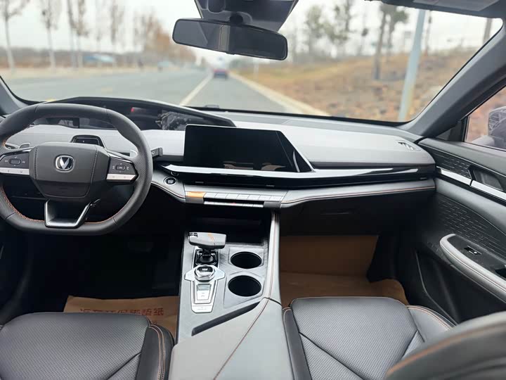 Фото 9 - Changan UNI-V