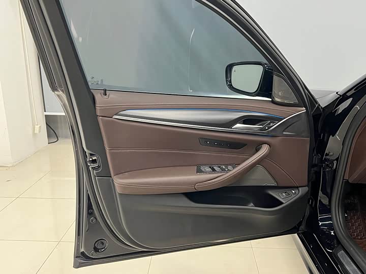 Фото 5 - BMW 5 Series Hybrid