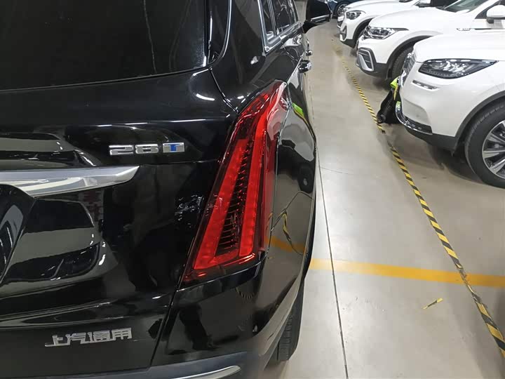 Фото 8 - Cadillac XT5