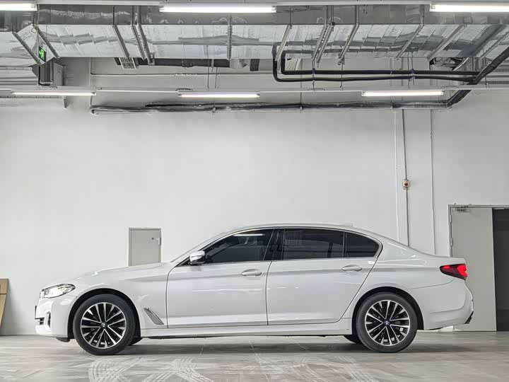 Фото 3 - BMW 5 Series
