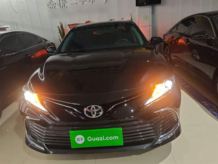 Фото 3 - Toyota Camry