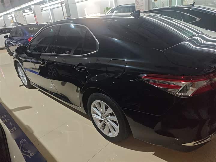 Фото 5 - Toyota Camry