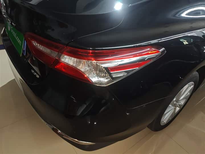 Фото 8 - Toyota Camry