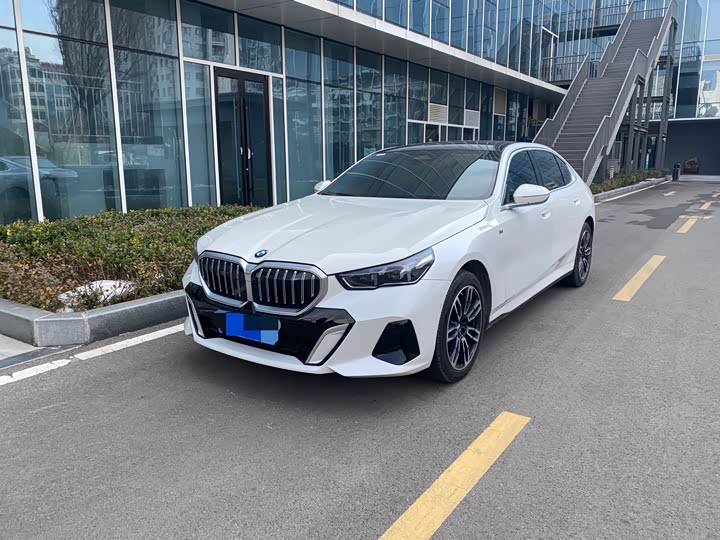 Фото 1 - BMW 5 Series