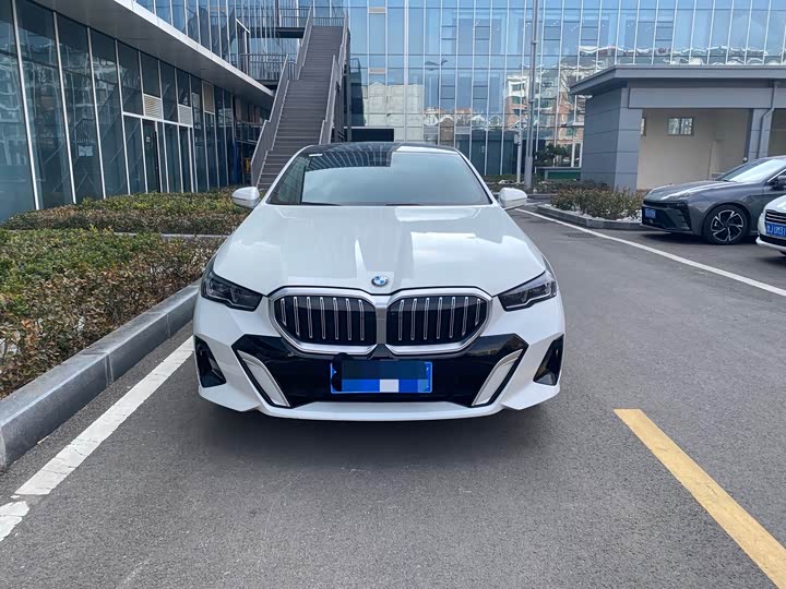 Фото 2 - BMW 5 Series