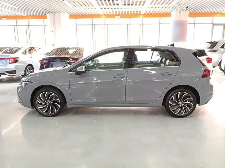 Фото 5 - Volkswagen Golf