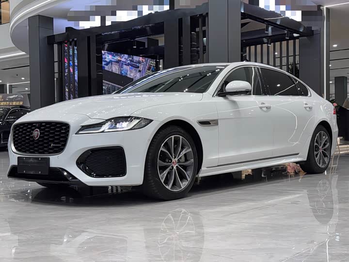 Фото 1 - Jaguar XF L