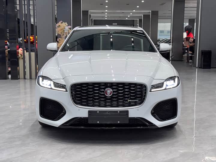 Фото 2 - Jaguar XF L