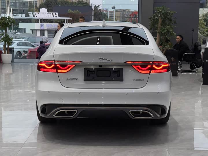 Фото 8 - Jaguar XF L